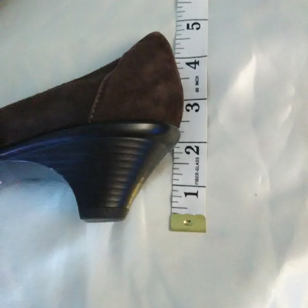 NWOB New without box Softspots suede low heels - Picture 5 of 5